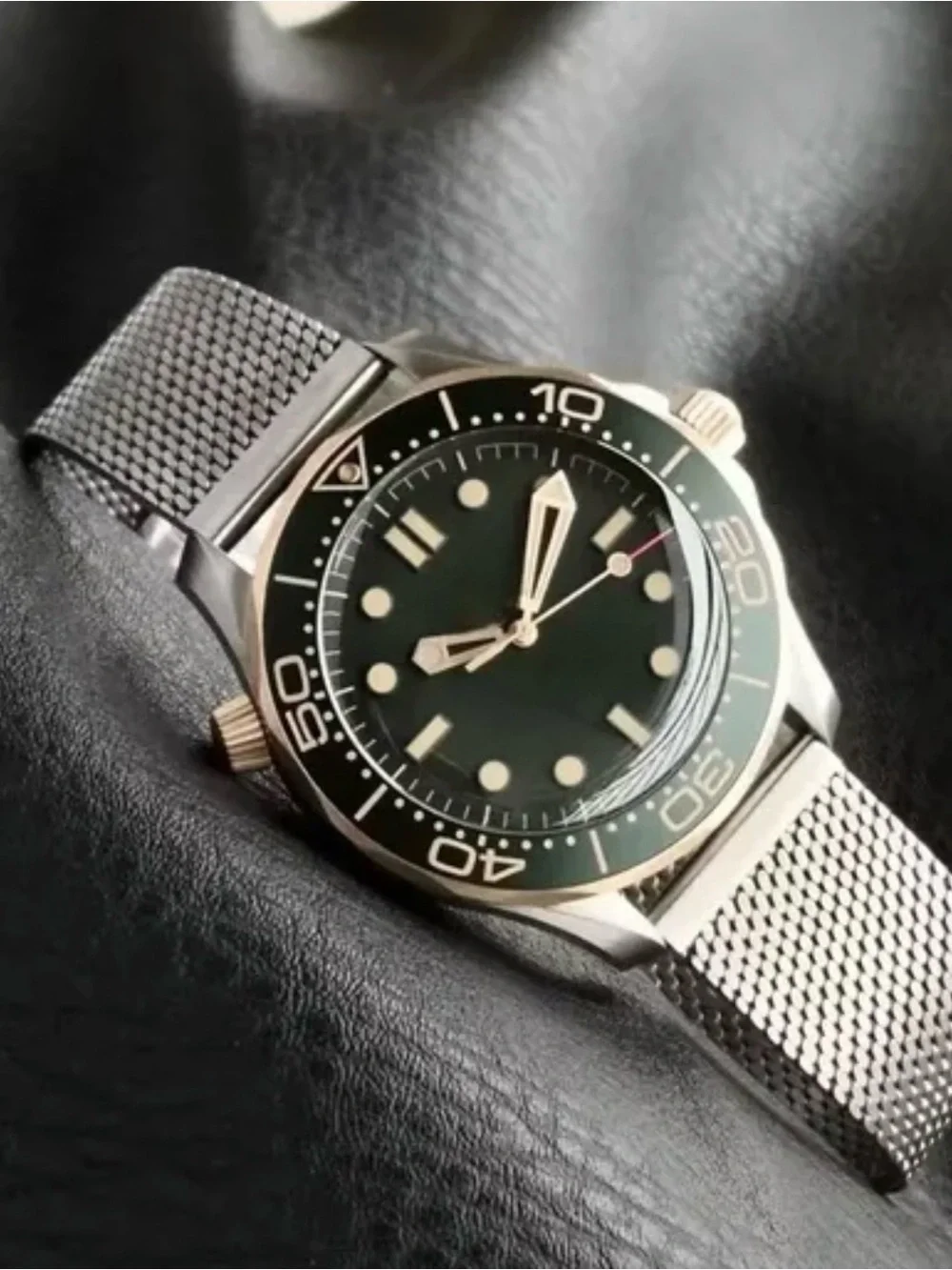 Luxury men’s watch automatic 2-tone green bezel stainless steel mesh strap 41mm